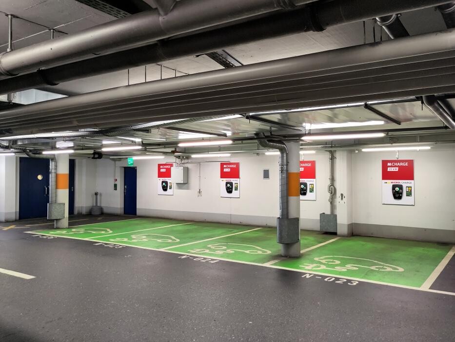 Bilder Migrol Charging Station