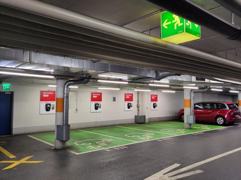 Bilder Migrol Charging Station