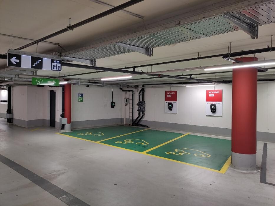 Bilder Migrol Charging Station