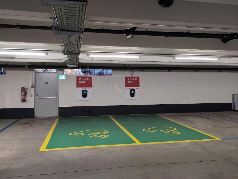 Bilder Migrol Charging Station