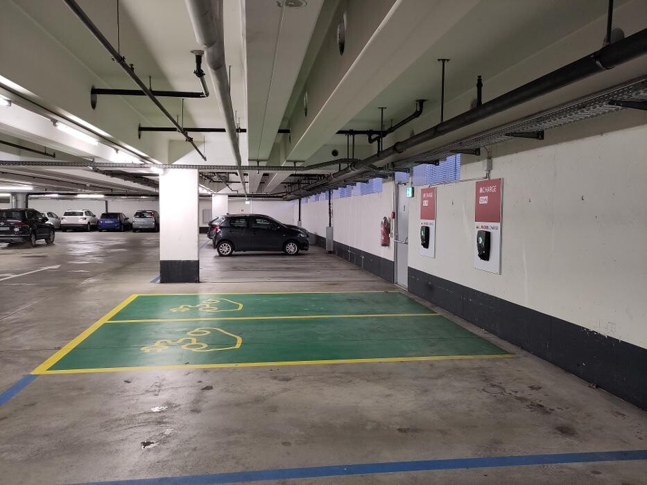 Bilder Migrol Charging Station
