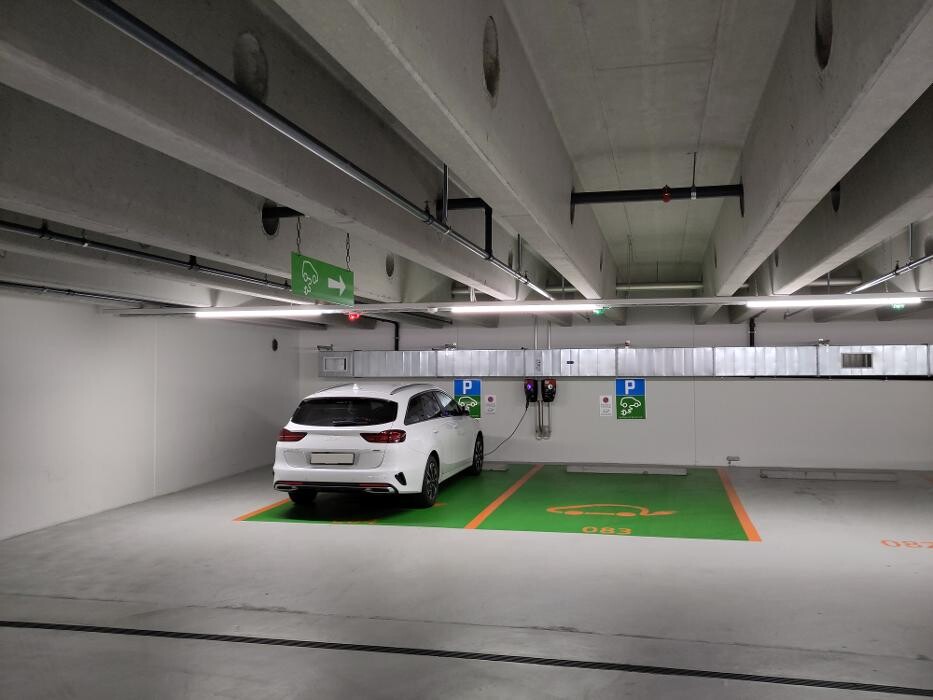Bilder Migrol Charging Station