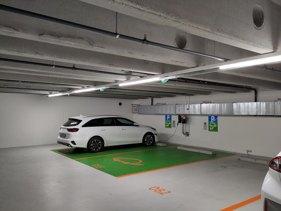 Bilder Migrol Charging Station