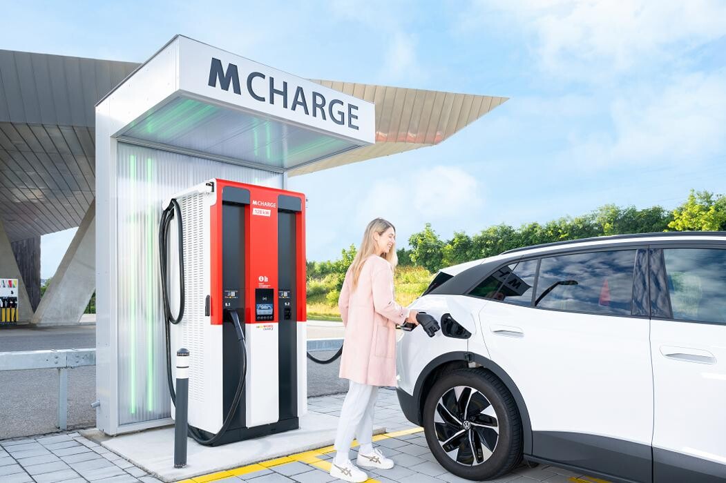 Bilder Migrol Charging Station