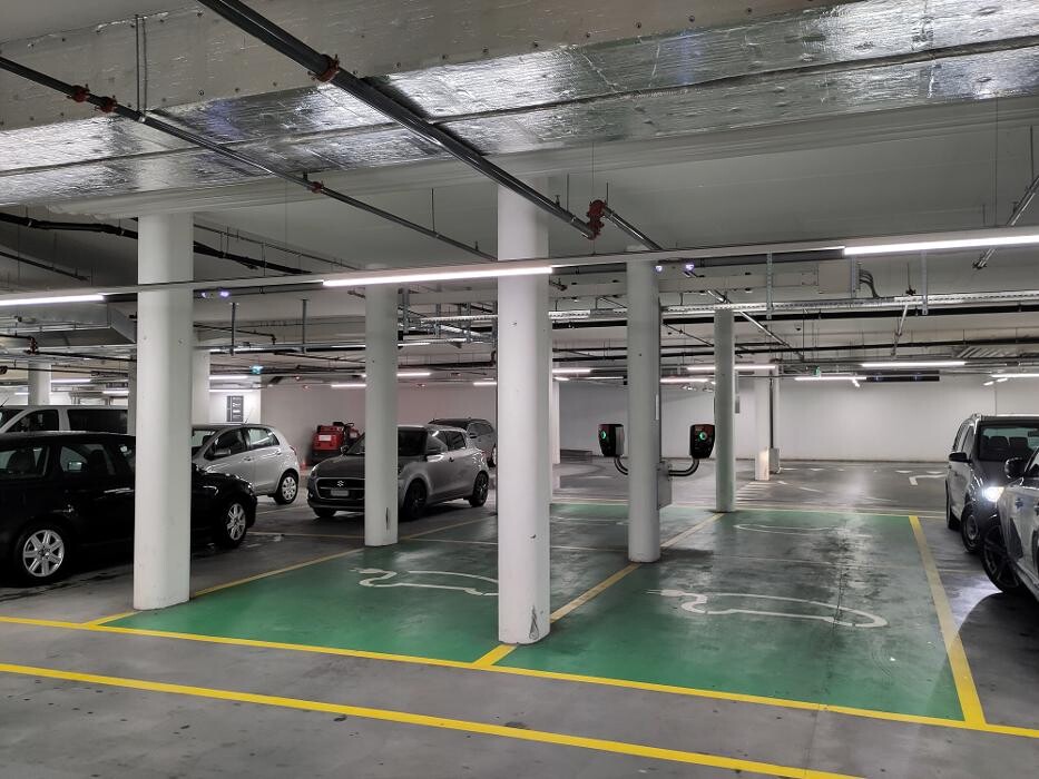 Bilder Migrol Charging Station