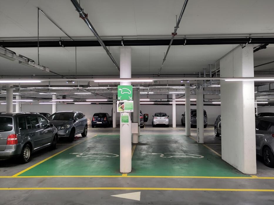 Bilder Migrol Charging Station
