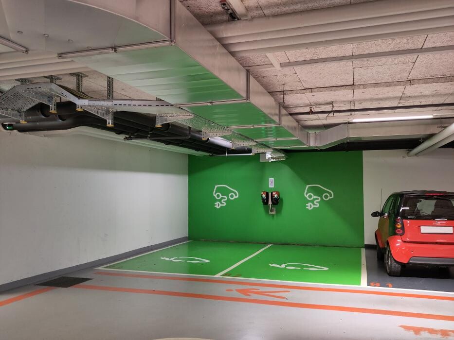 Bilder Migrol Charging Station