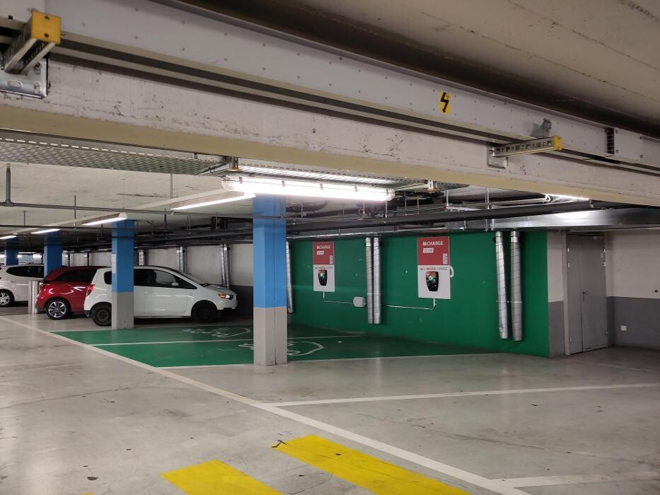 Bilder Migrol Charging Station