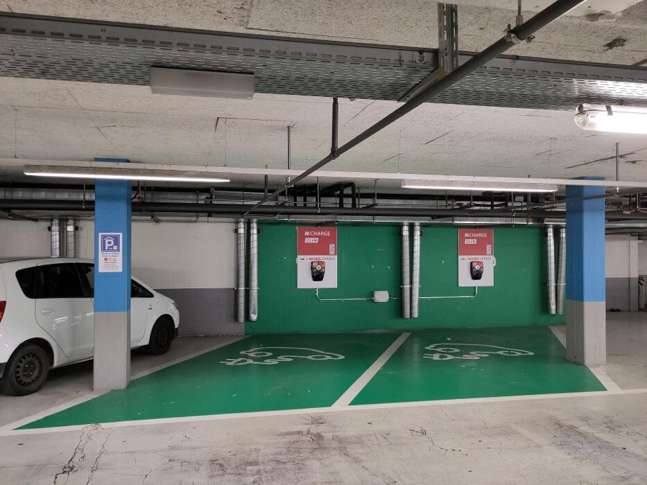 Bilder Migrol Charging Station