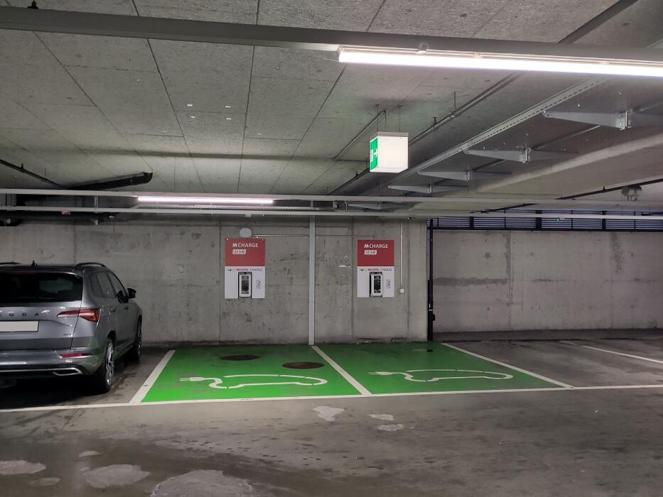Bilder Migrol Charging Station