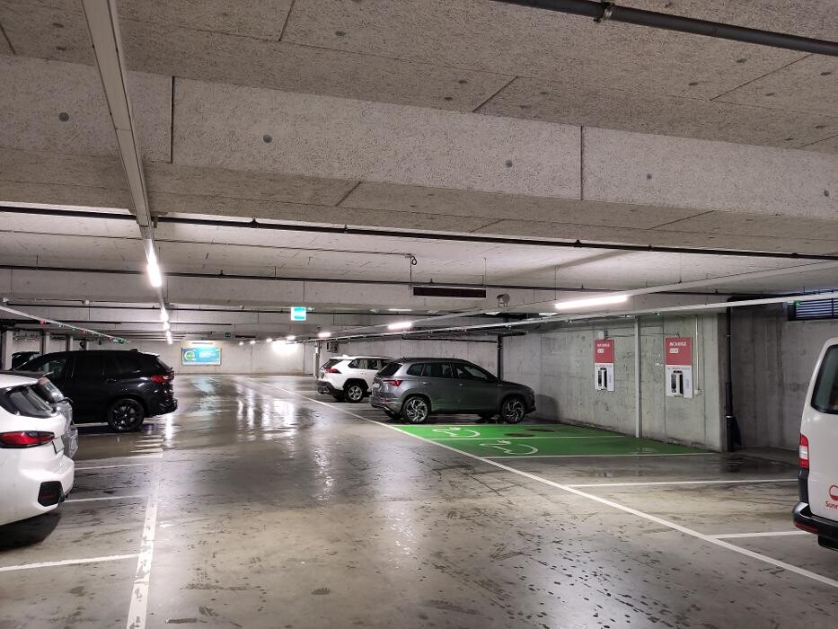 Bilder Migrol Charging Station