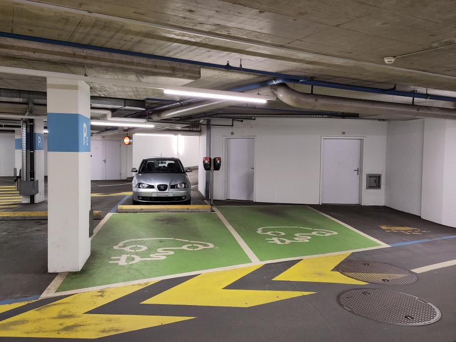 Bilder Migrol Charging Station