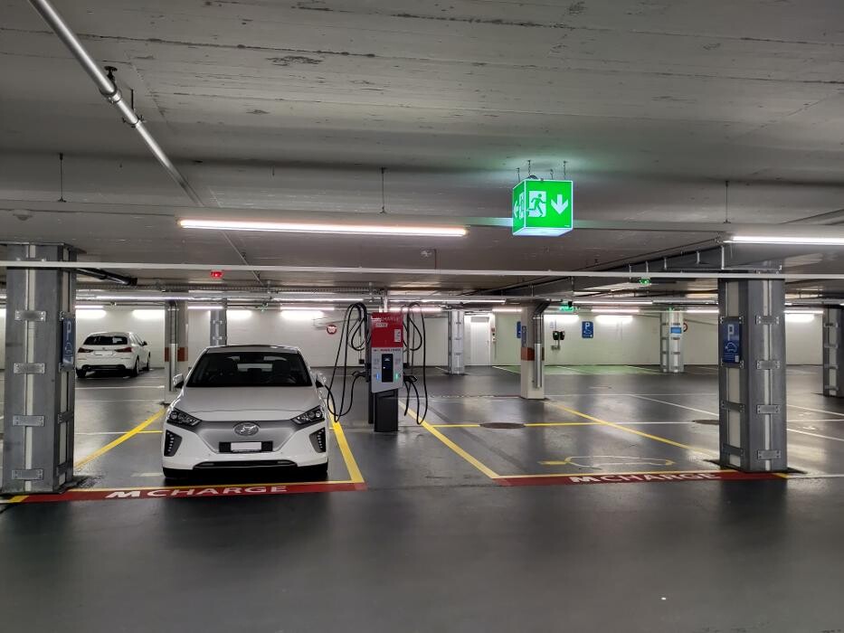 Bilder Migrol Charging Station