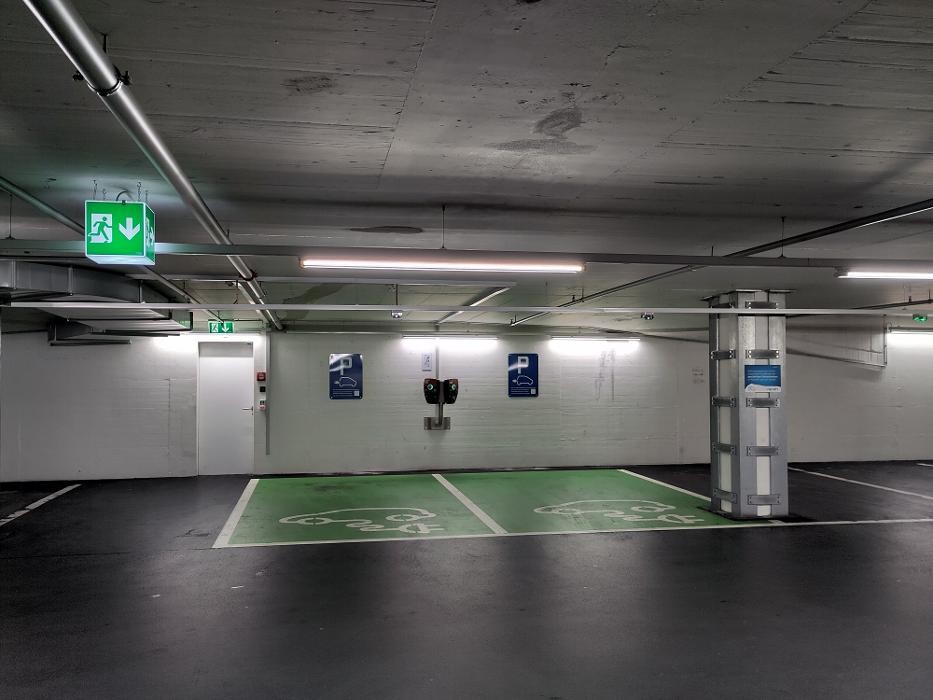 Bilder Migrol Charging Station