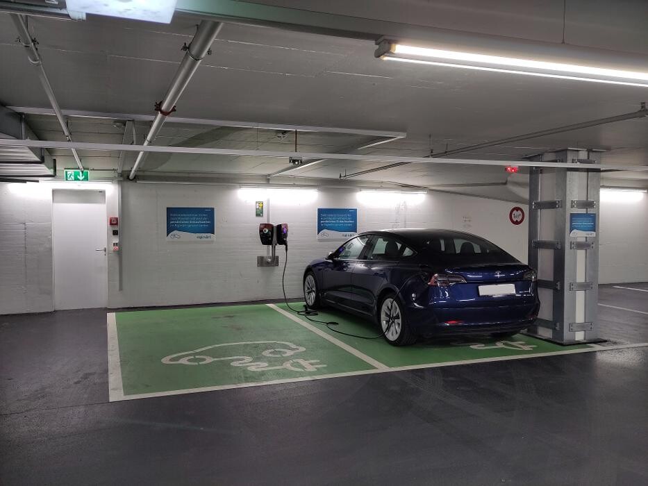 Bilder Migrol Charging Station