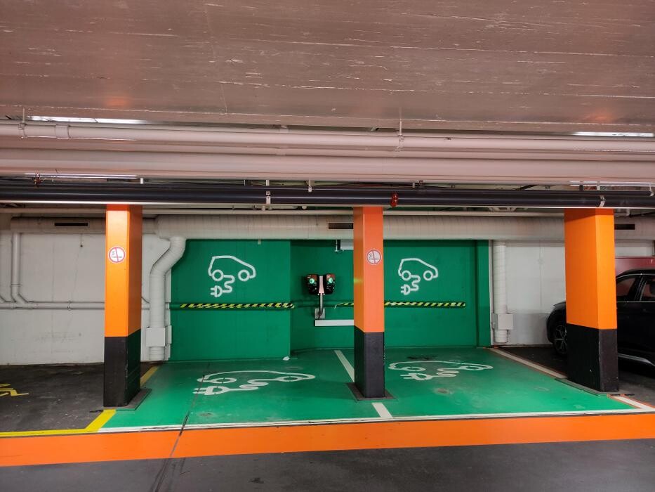 Bilder Migrol Charging Station