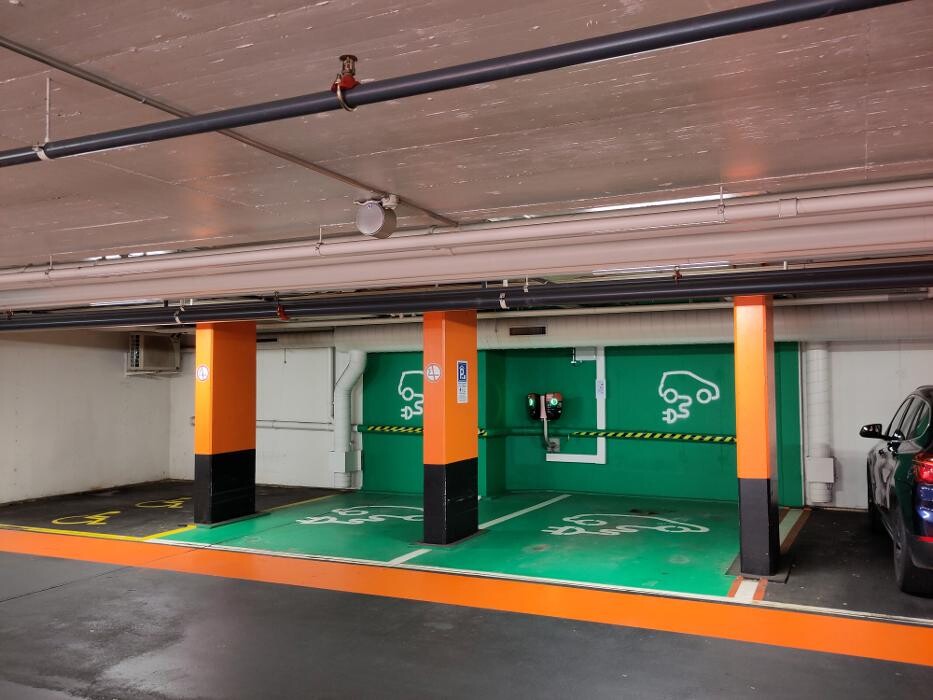 Bilder Migrol Charging Station