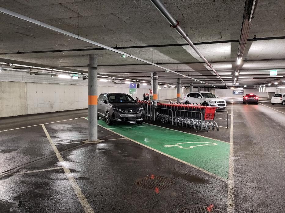 Bilder Migrol Charging Station