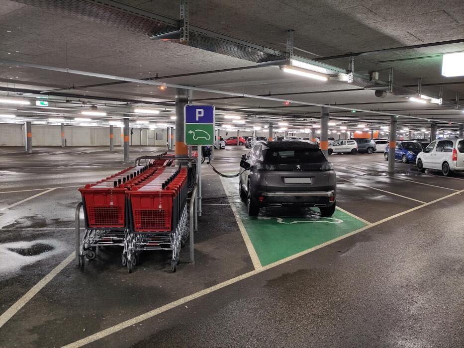 Bilder Migrol Charging Station