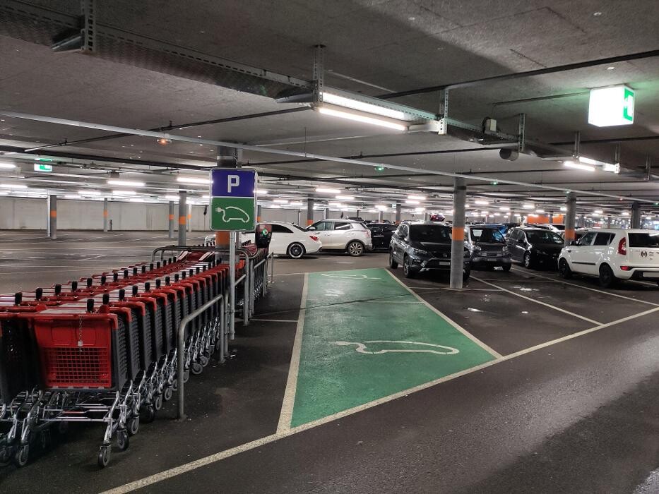Bilder Migrol Charging Station