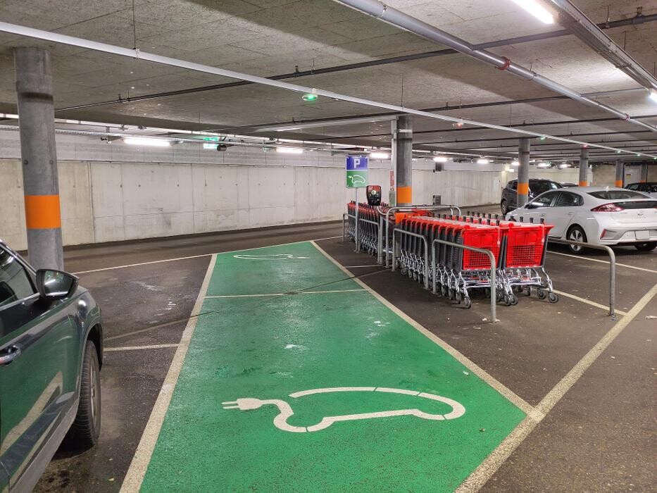 Bilder Migrol Charging Station