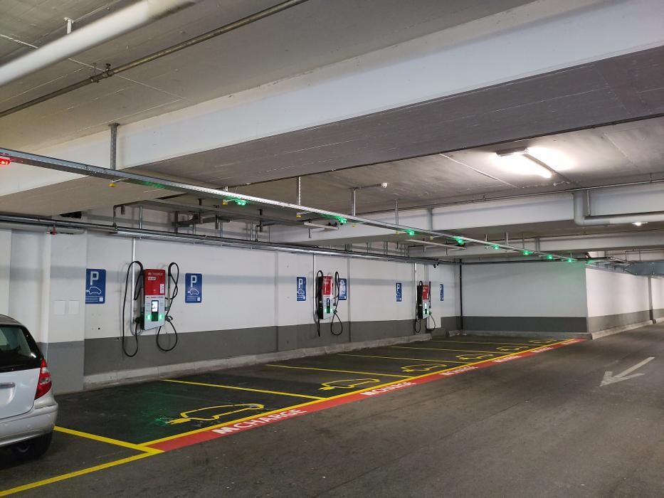Bilder Migrol Charging Station