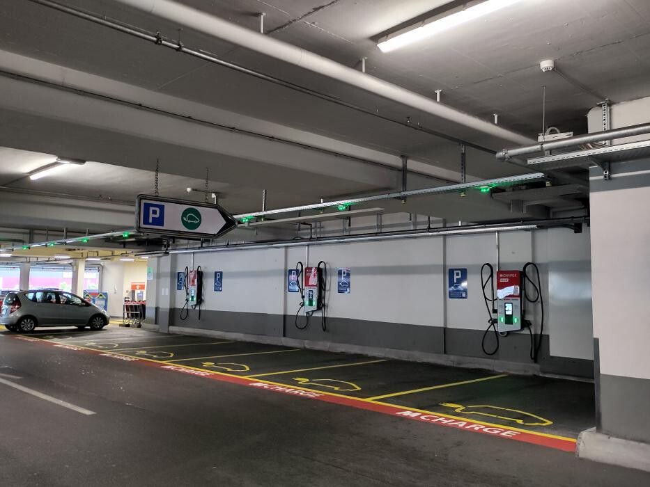 Bilder Migrol Charging Station