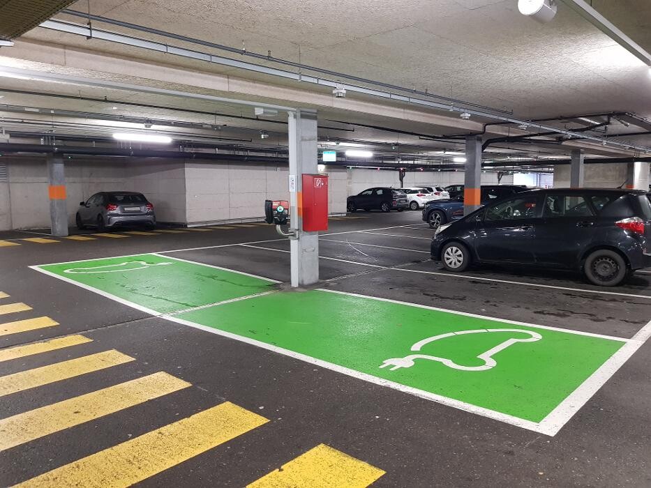 Bilder Migrol Charging Station