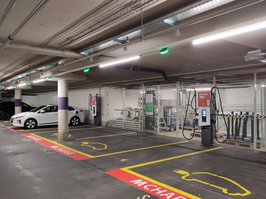 Bilder Migrol Charging Station