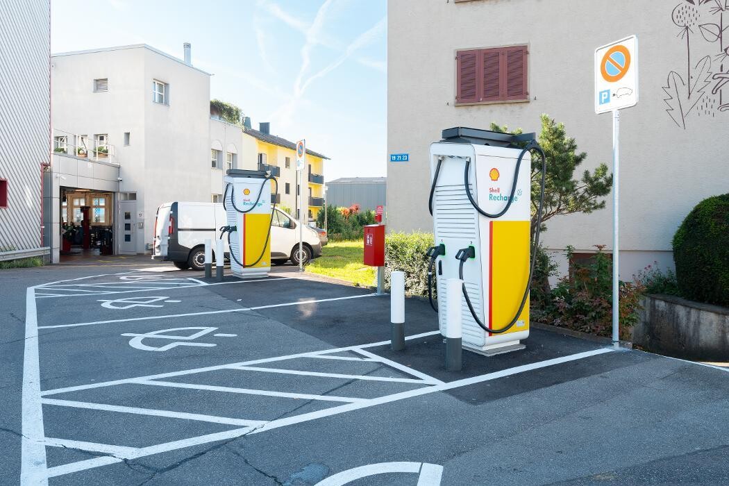 Bilder Shell Recharge Charging Station