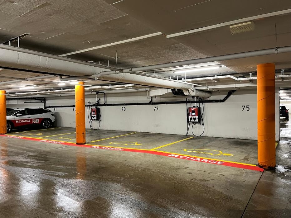 Bilder Migrol Charging Station