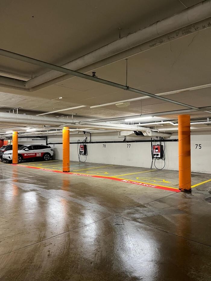 Bilder Migrol Charging Station