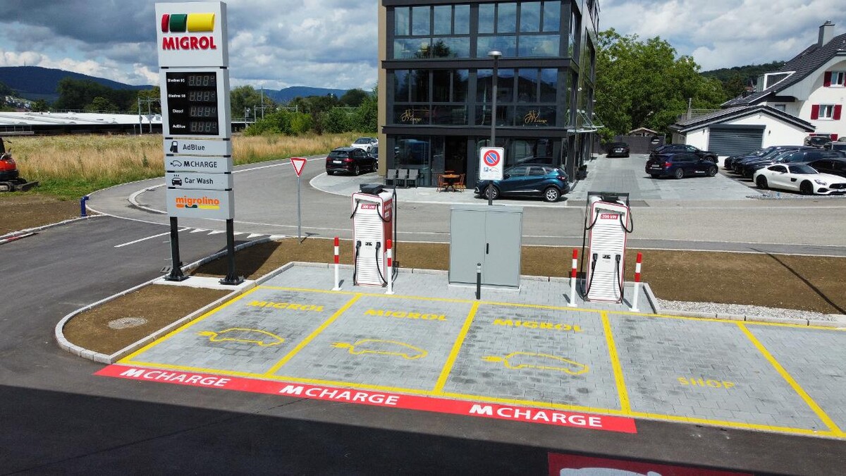 Bilder Migrol Charging Station