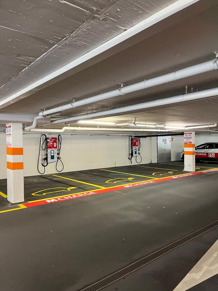 Bilder Migrol Charging Station