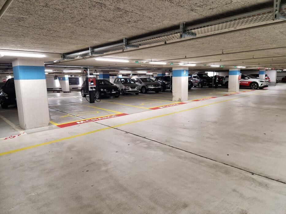Bilder Migrol Charging Station