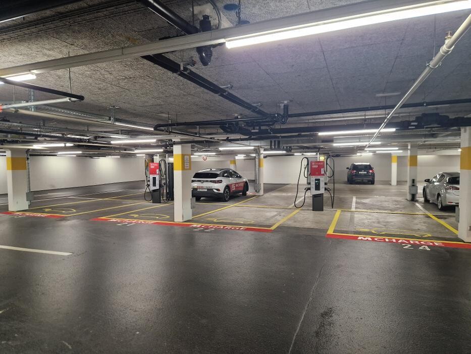 Bilder Migrol Charging Station