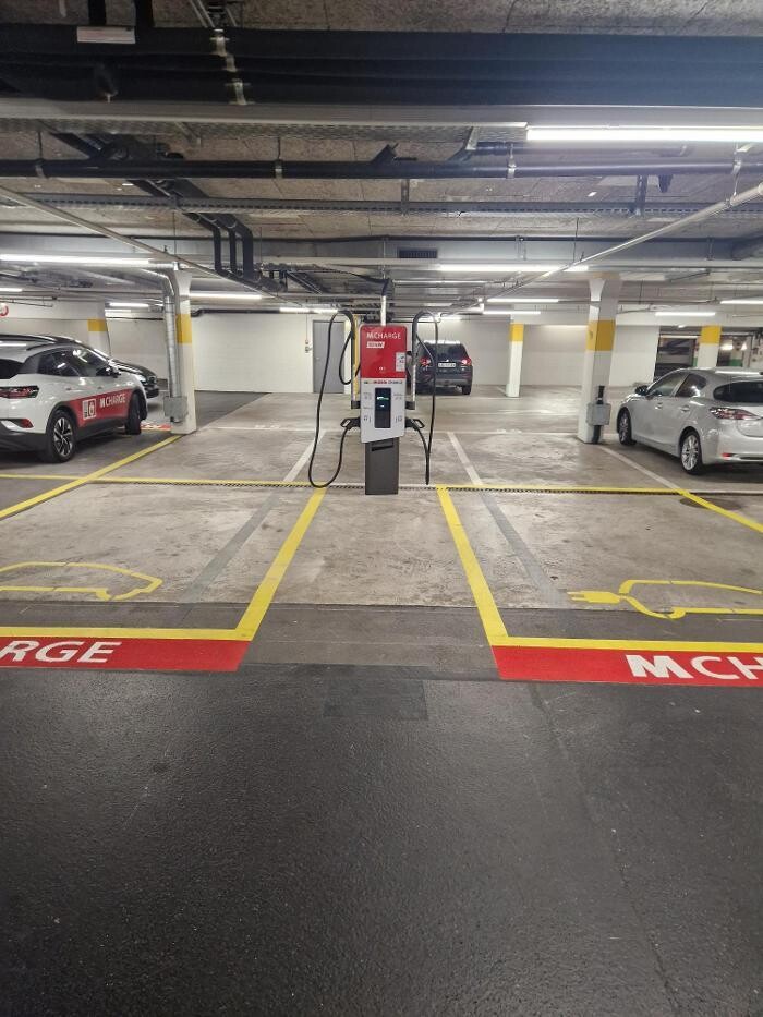 Bilder Migrol Charging Station