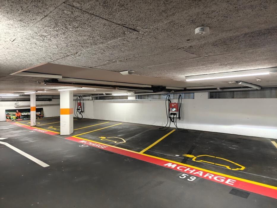 Bilder Migrol Charging Station