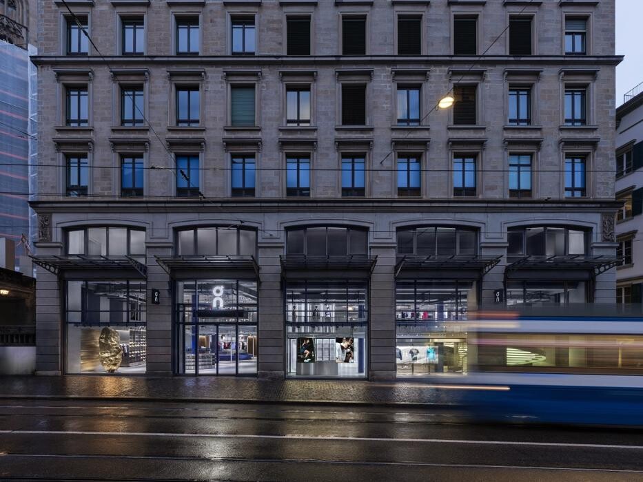 Bilder On Flagship Store Zurich Limmatquai