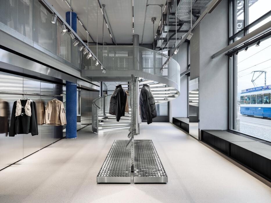 Bilder On Flagship Store Zurich Limmatquai