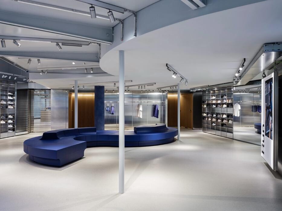 Bilder On Flagship Store Zurich Limmatquai