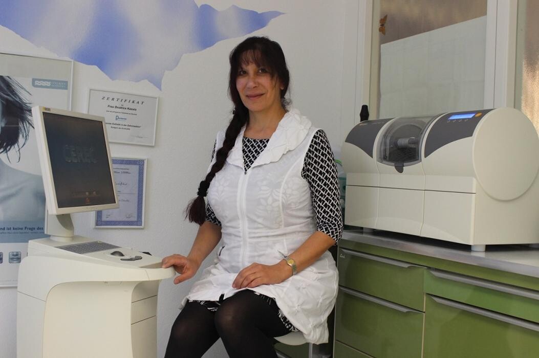 Bilder Beatrice-Samar Kassis M.A., MSc., MSc. Zahnärztin