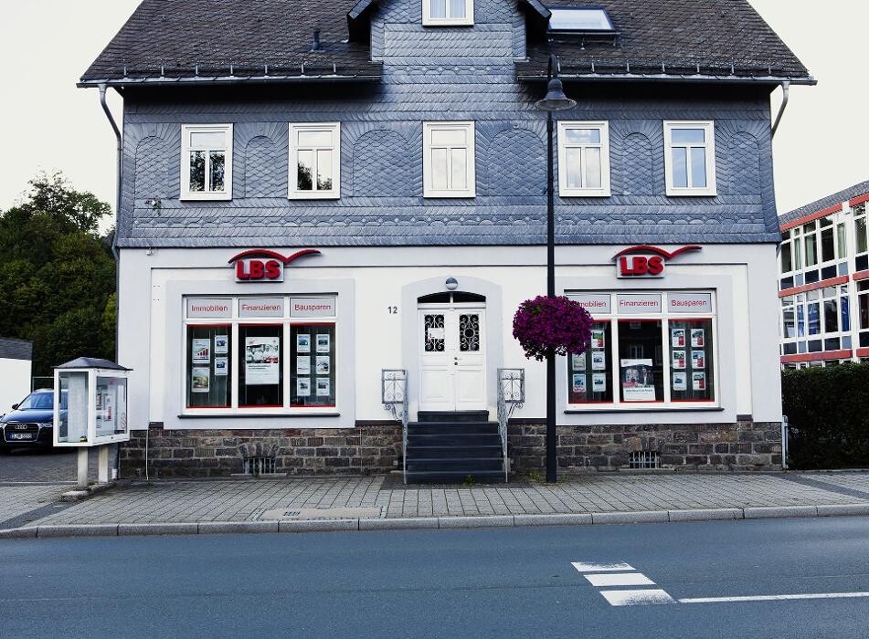 Bilder LBS Bad Berleburg Finanzierung und Immobilien