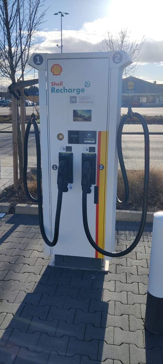 Bilder Shell Recharge Charging Station