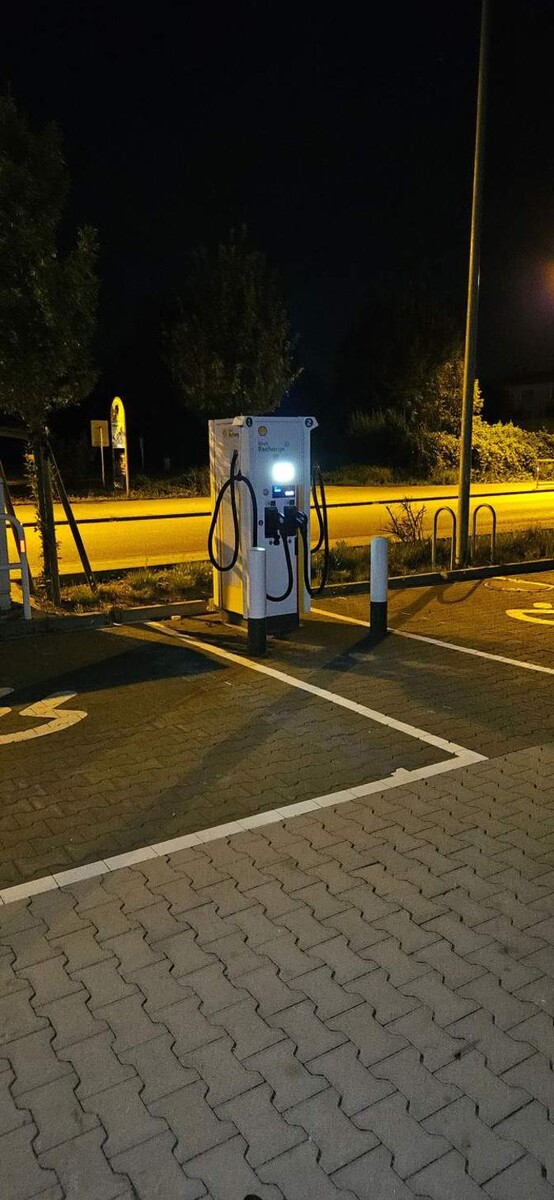 Bilder Shell Recharge Charging Station