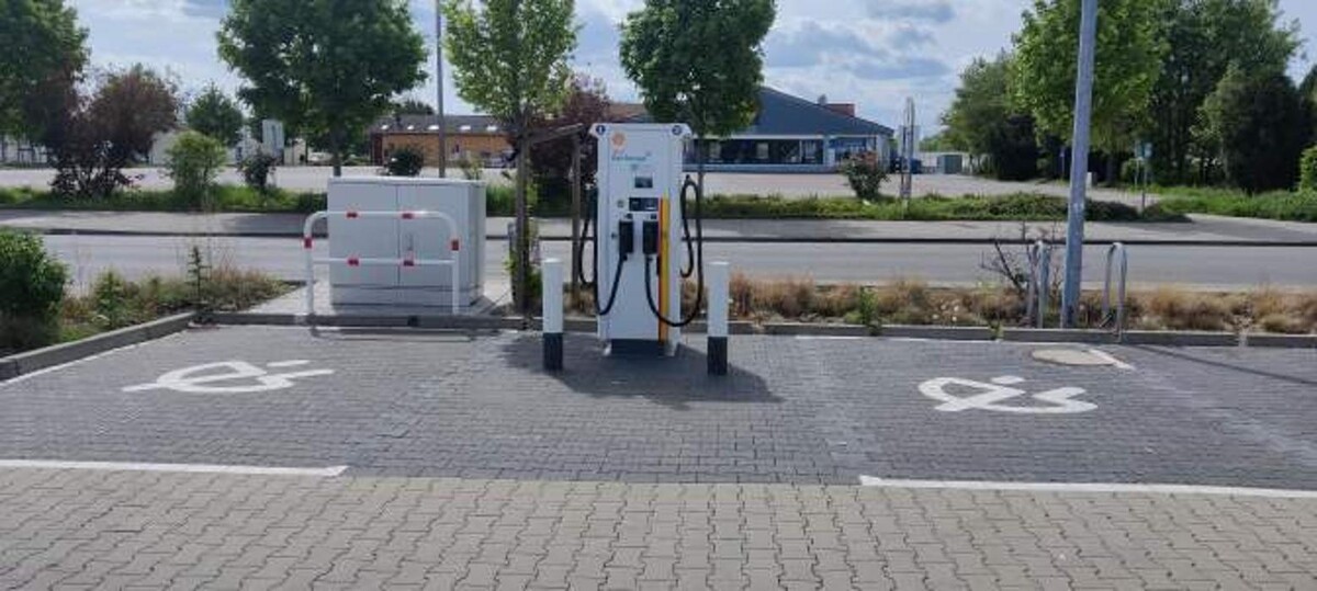 Bilder Shell Recharge Charging Station