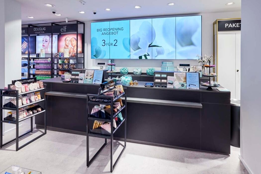 Bilder Douglas Göttingen Weender Straße