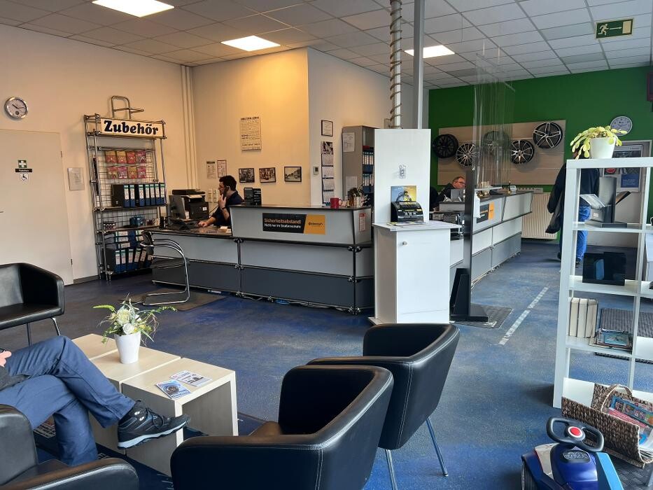 Bilder Pneuhage Reifen und Autoservice
