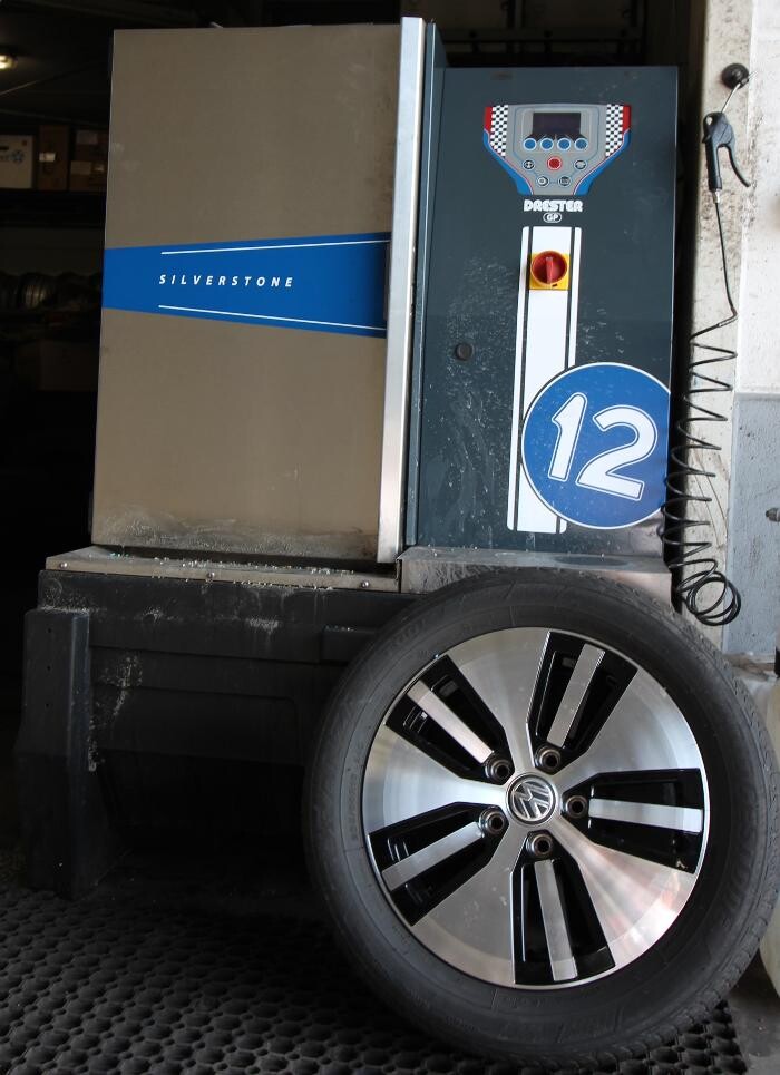 Bilder Premio Reifen + Autoservice F. + H. Dreikluft Reifenhandel GmbH