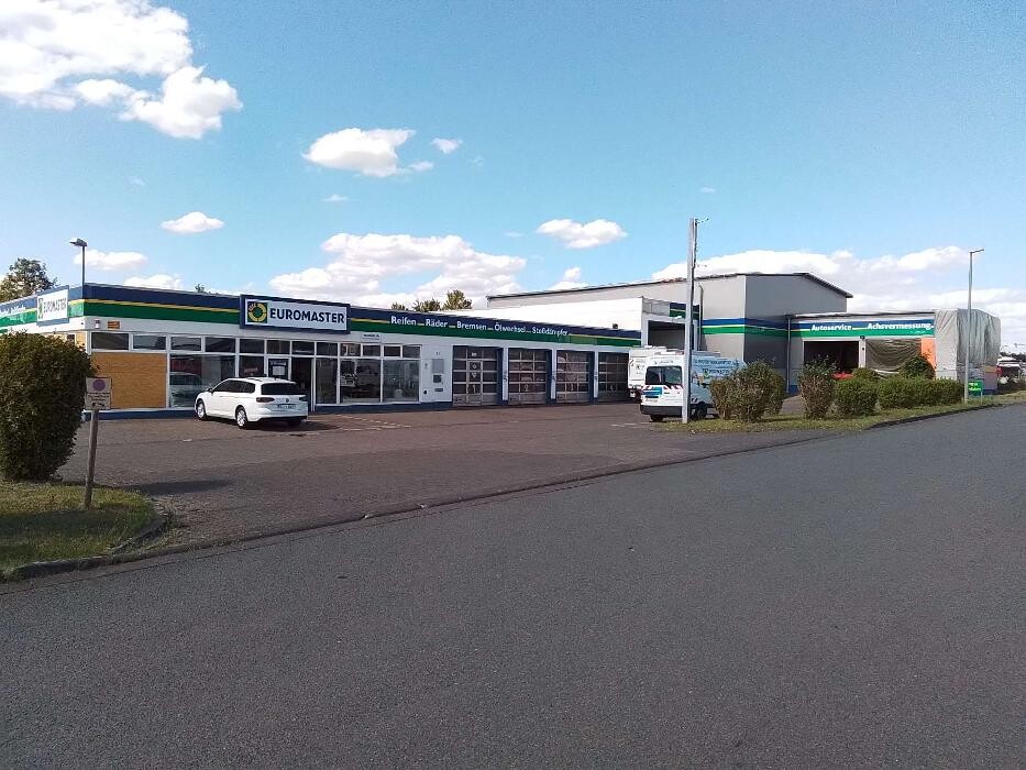 Bilder EUROMASTER Paderborn PKW & LKW